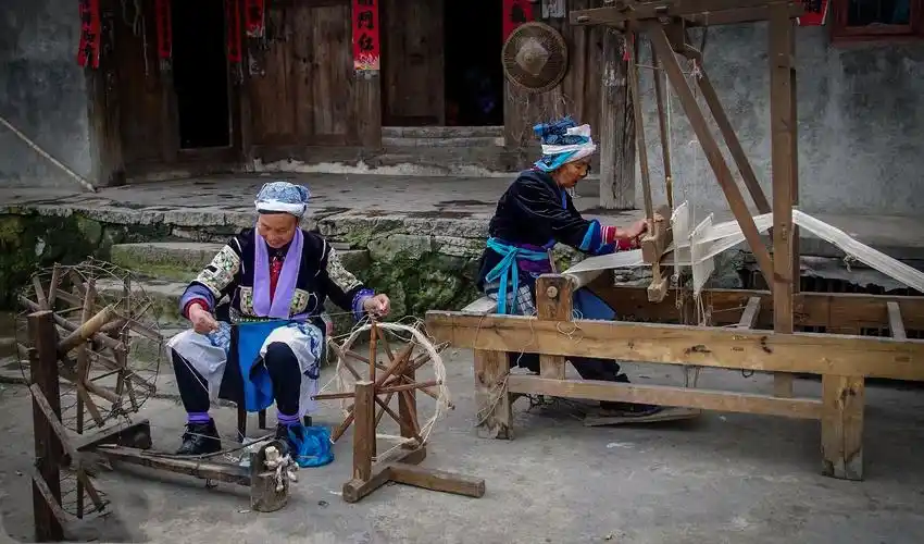 贵州小花苗族服饰