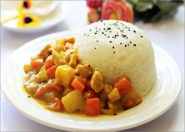 咖喱鸡肉饭| 难得人间相聚喜,管甚落花飞絮