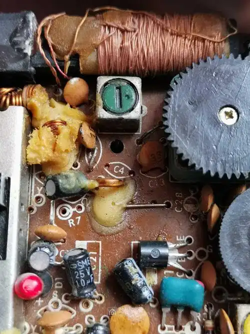 拆修老款袖珍五波段收音机