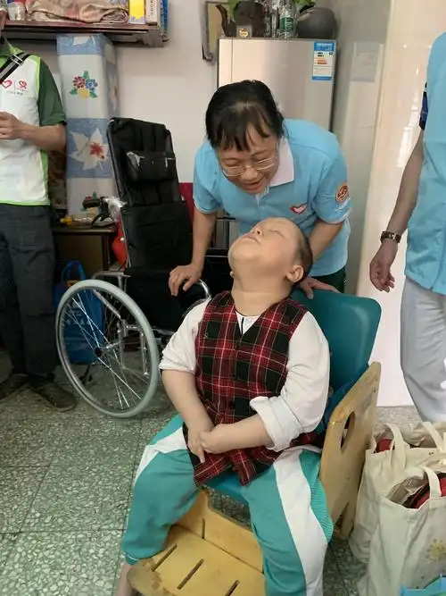 两个脑瘫孩子的妈妈徐桂容积极参与志愿服务回报社会