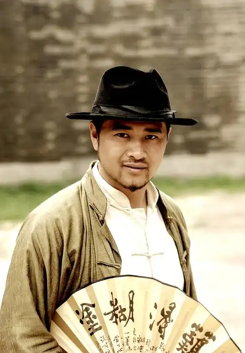 p>左金珠,1978年3月15日出生于黑龙江省五常市,毕业于北京电影学院