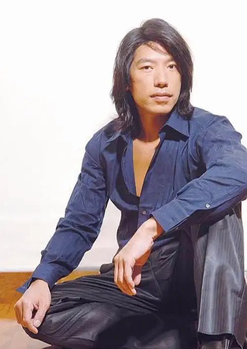 从天堂跌落到地狱的乌鸦张耀扬亲手断送了自己的大好前程