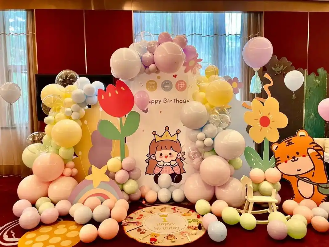 宝宝周岁布置 色彩斑斓活力满满.深圳宝宝满月宴布置|深圳百日 - 抖音