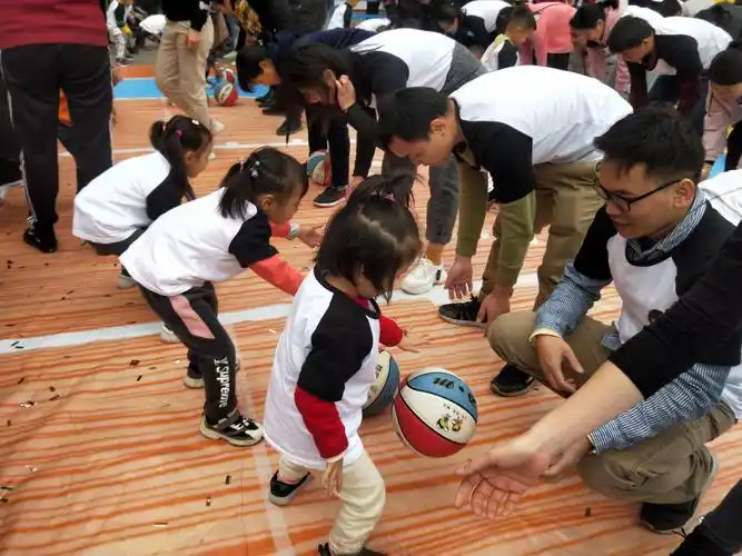 写美篇亲子运动会的第八个环节:亲子集体游戏