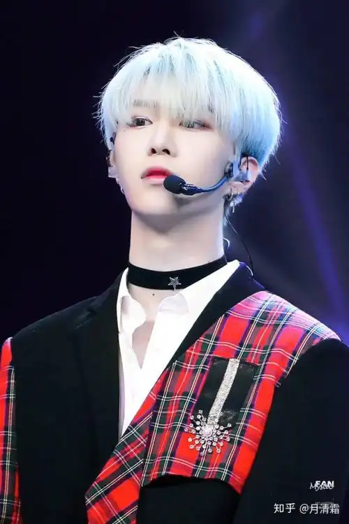 范丞丞出场的那一刻,抬头回眸,每一祯都惊艳