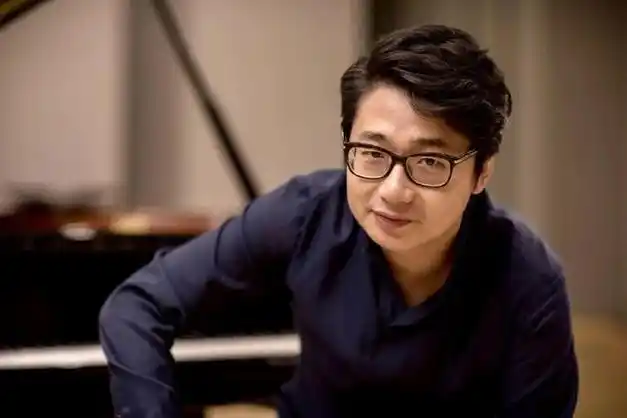 钢琴 孙颖迪孙颖迪,钢琴家,上海音乐学院钢琴系副主任.