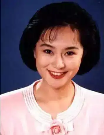 而鞠萍姐姐现在80%的工作重点都放在幕后,很少在台前主持节目了.