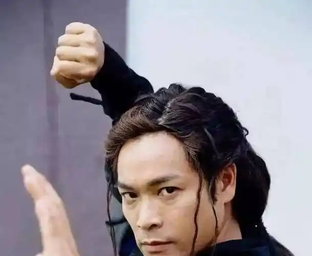 得王晶力捧,靠傻3获影帝,接班星爷扑街,回归电视圈