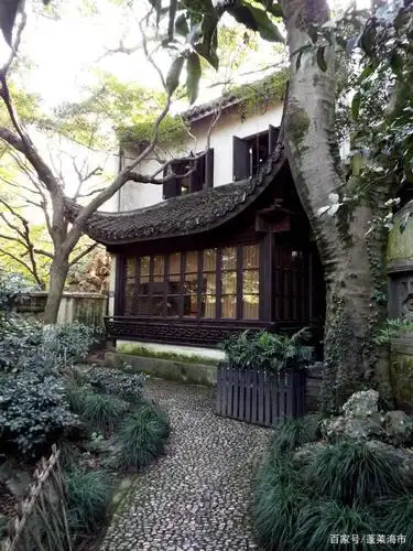 清宣统年间,南京人蒋苏庵购得此园,改建屋宇,改称"兰陔别墅",俗称蒋庄