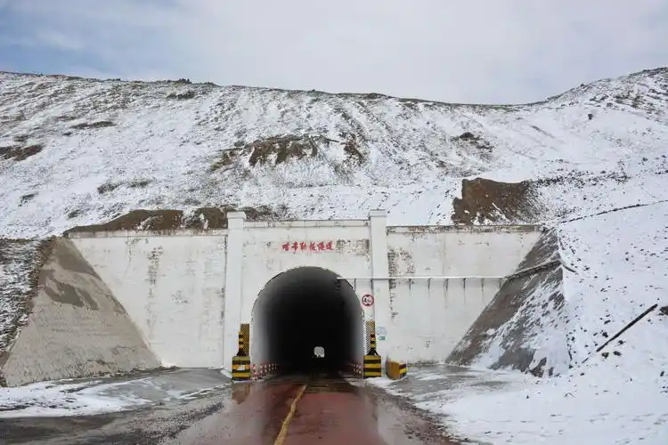 3390米的哈希勒根隧道,曾经是中国海拔最高的隧道.
