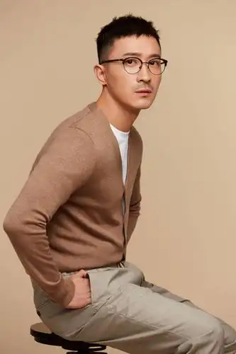 张铎释出春日写真大片 率性雅痞彰显演员反转魅力