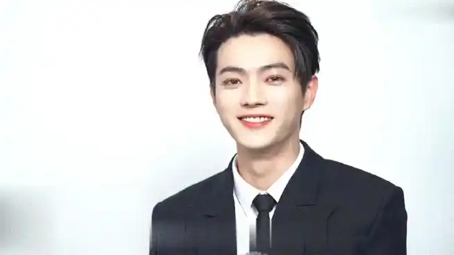 许凯 越今朝#把p1的甜笑载入史册,笑我心里了0698#祈今朝