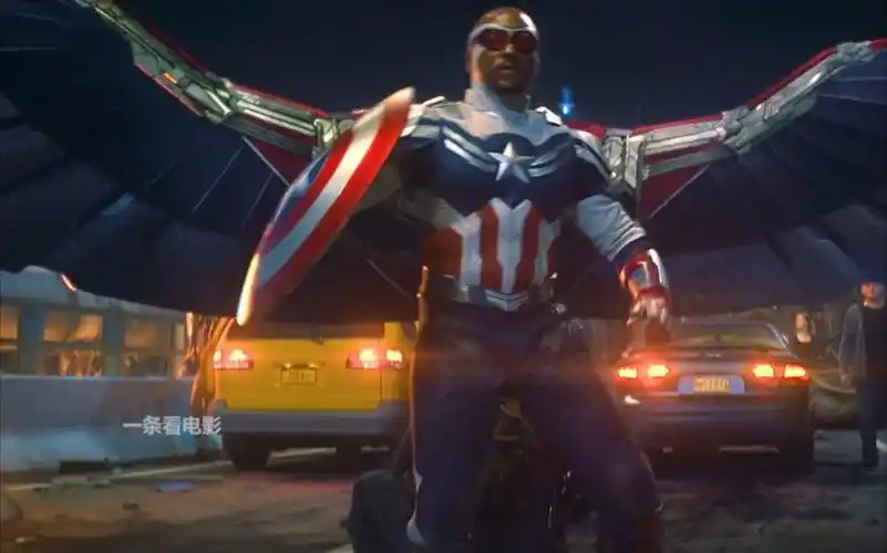 猎鹰换装全新战衣,正式继承美队盾牌,帅爆了