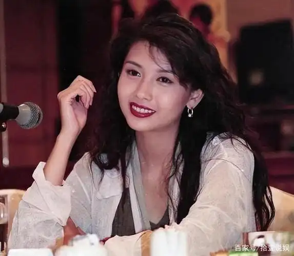 近日,有媒体发布了一组香港知名女星邱淑贞的照片,在这组照片中大家也