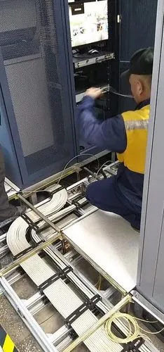 运输视频转数据网布放网线绑扎.