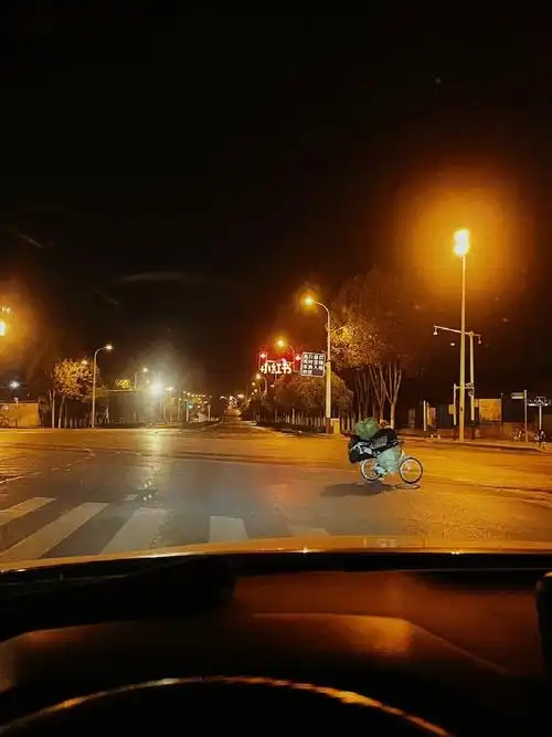 凌晨三点半开车去上班