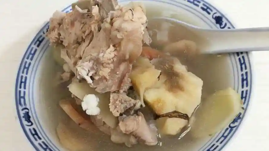 梁妈教你煲土茯苓猪骨汤,简单易学,一看就会!