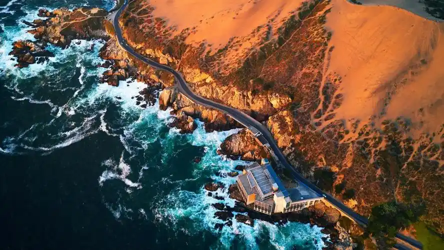 高清晰俯拍的海滨小屋壁纸