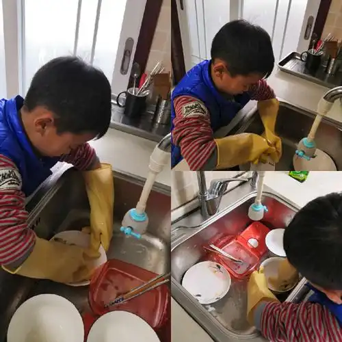 我是劳动小能手 长安绿地城小学一年级一班李梓翰