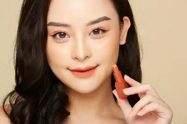 面相学之卧蚕眉:解析卧蚕眉面相特征及其可能的意义