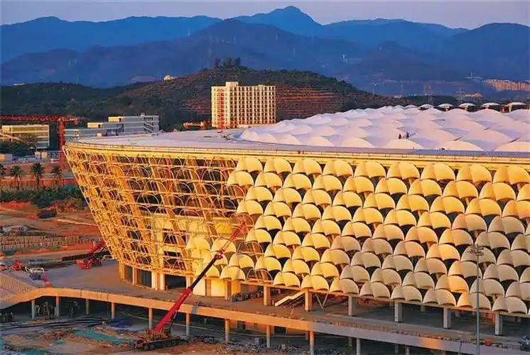 三亚国际体育产业园体育场屋面膜结构月底完工
