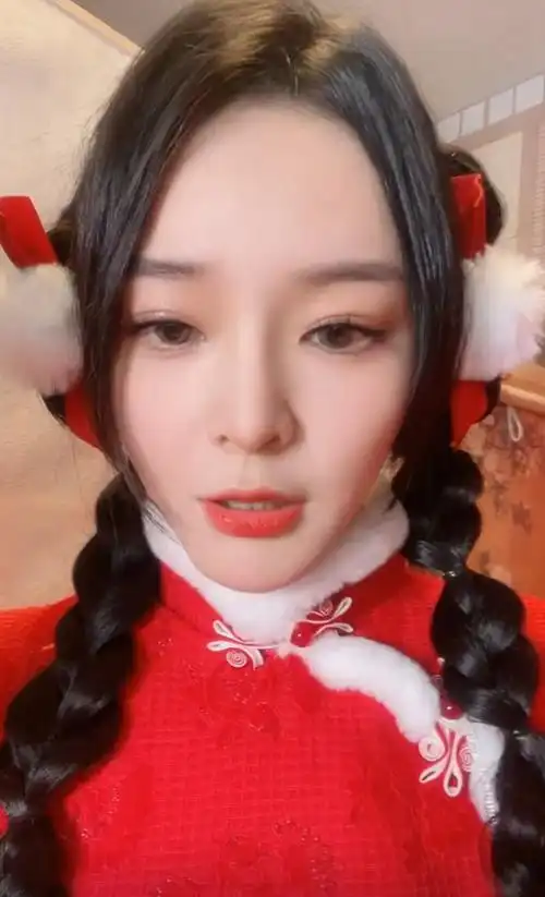 鱼闪闪bling #新年穿搭红红火火 #新年写真  - 抖音