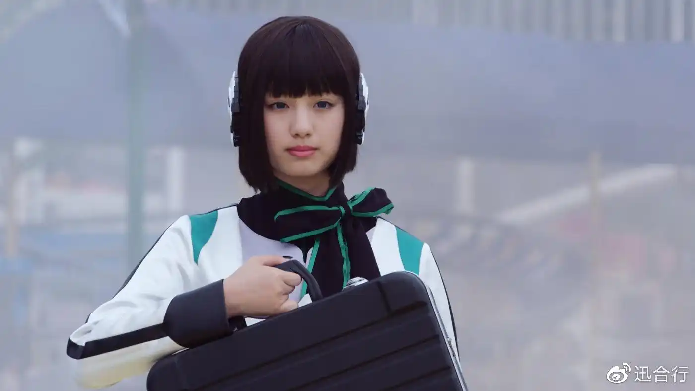 (假面骑士零一 伊兹 剧照 )虽然 鹤岛乃爱 作为一名演员还是个新人,但