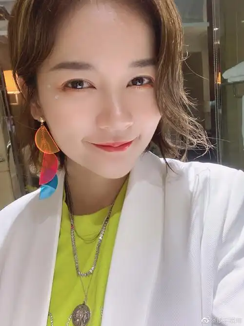 程响是哪个学校毕业的 她漂亮的照片组图