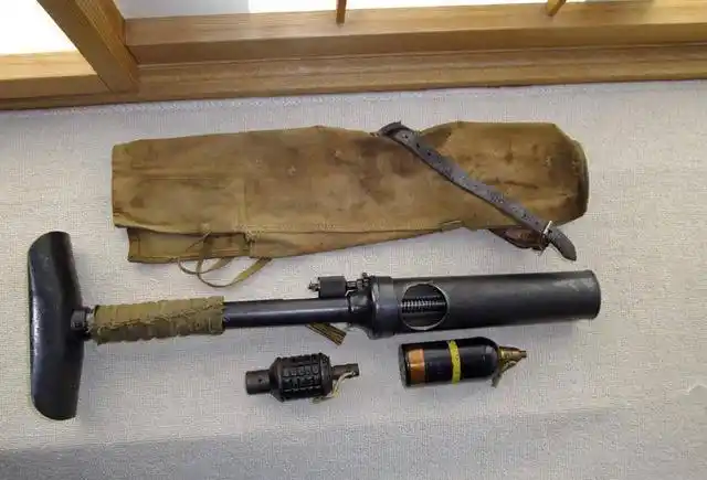 二战武器之日本八九式掷弹筒非常适合单兵使用