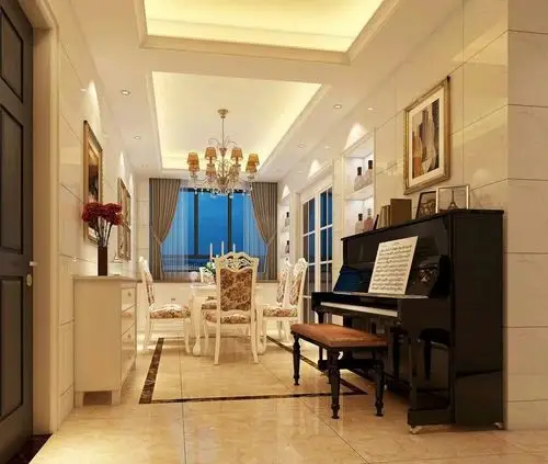 家里的客厅里摆着一架钢琴,回到家可以优雅的坐在那里弹出美妙的歌声