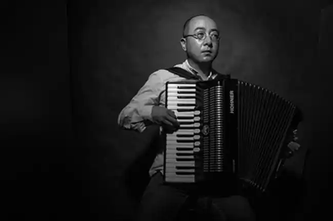 张玮玮微博长文议白银杀人案魔鬼就是魔鬼他不能代表青城也不能代表