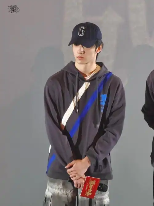 刘耀文成都路演素颜##雷佳音刘耀文 父爱芥末沉重