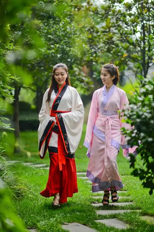 传统汉服 汉女婀娜