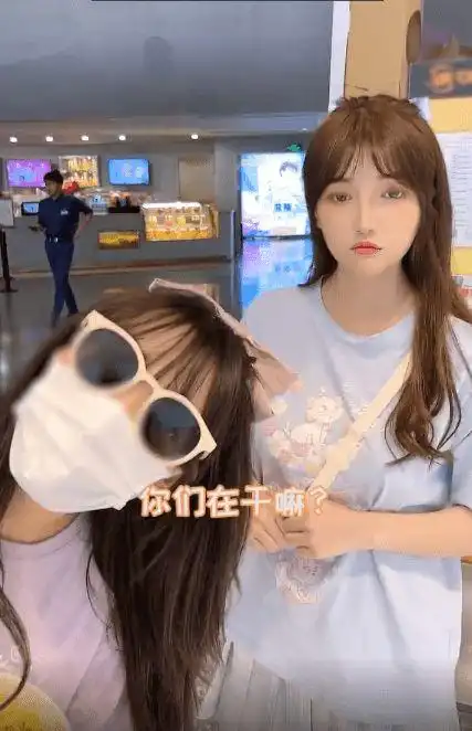 林晚晚和假晚晚成闺蜜两个人打扮相似果然抱错人网友直呼尴尬