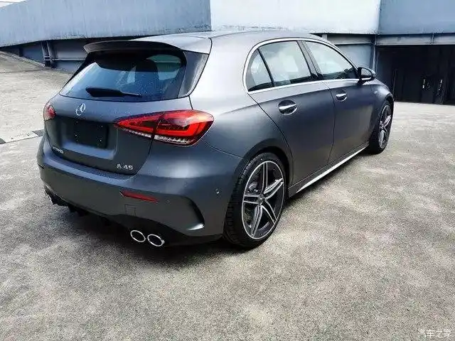 奔驰amg a45,这个哑光灰车漆太漂亮了