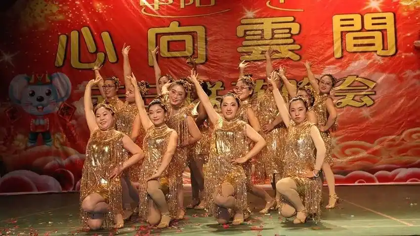 表演结束时的造型.