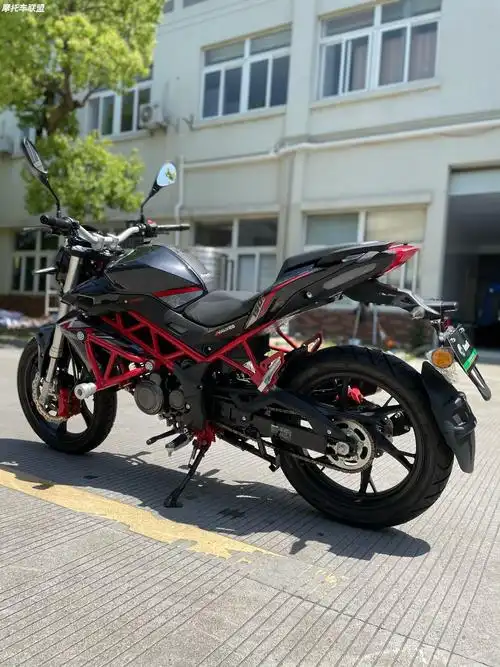 贝纳利红宝龙150i