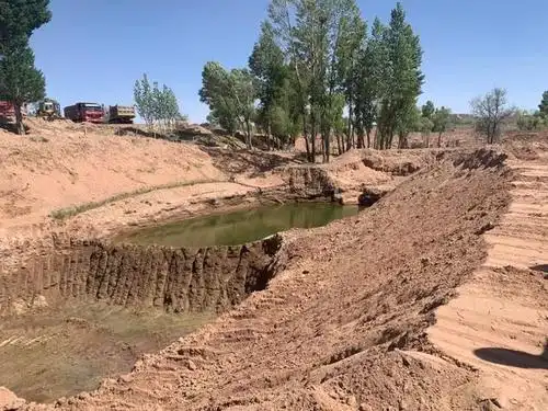 郭志刚,咋也离不开这里的土坡坡