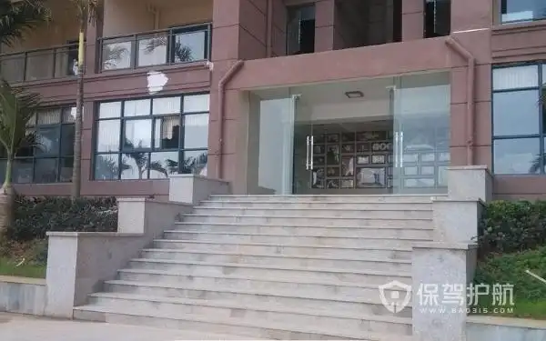 房屋门口是台阶还是斜坡好?-门口装修