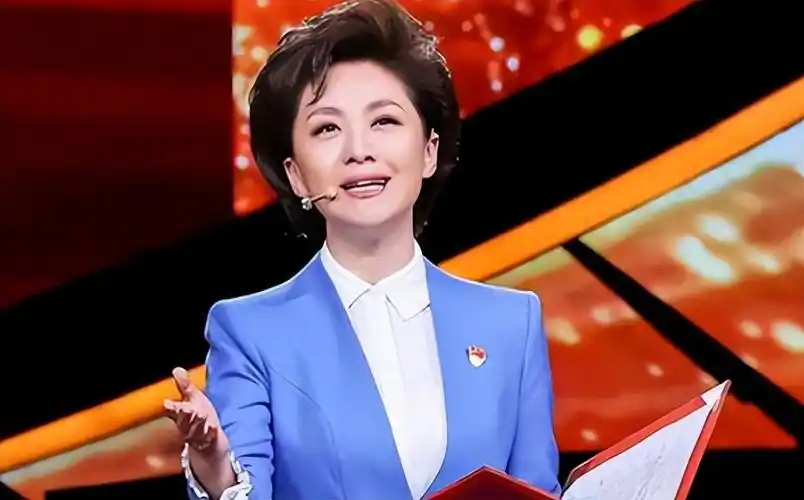 回顾央视主持李梓萌46岁未婚优秀背后是汗水婚恋却成父母心病