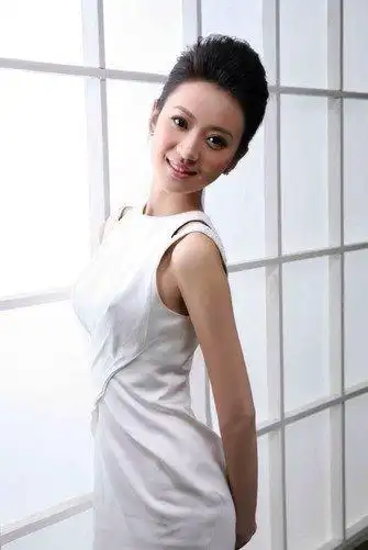 cctv主持人                   黄婷婷,女,1990年5月生,辽宁沈阳人