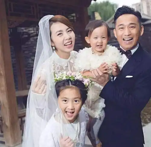 演十年配角,片酬却不足丈夫十分之一,如今47岁丈夫红得像开挂