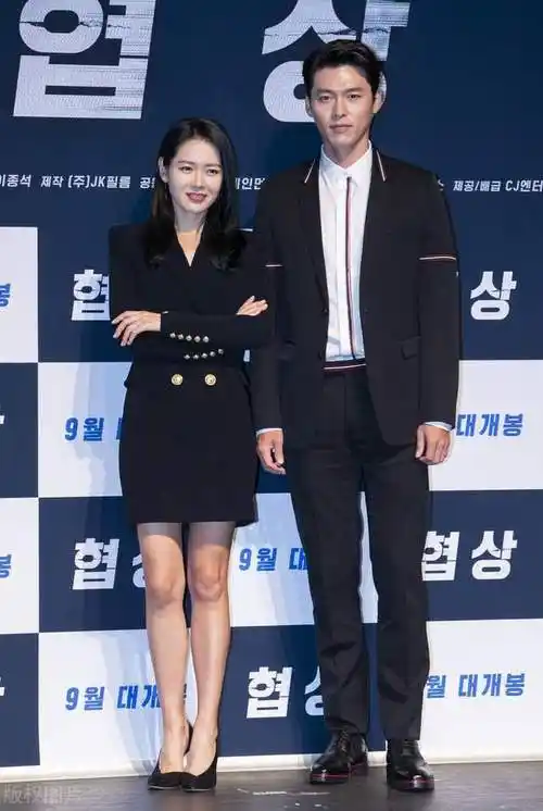 孙艺珍玄彬公开恋情,盘点二人的同框造型,果然是"国民cp"