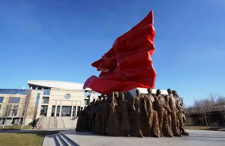 大型组雕《旗帜》