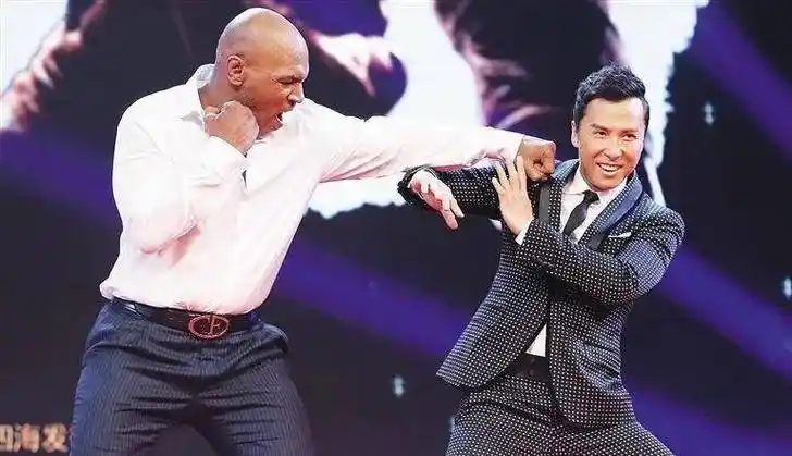 问:"与成龙斗,谁胜?"甄子丹的幽默回答_电影_动作_麦克泰森