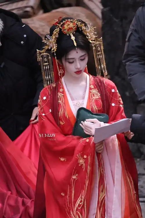 鞠婧祎千香婚服路透