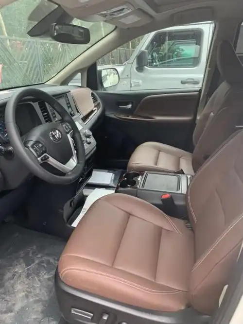 2021款丰田塞纳3.5四驱高配充满力量感