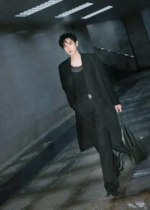 张若昀米兰时装周穿搭好a##张若昀米兰时装周造型好a