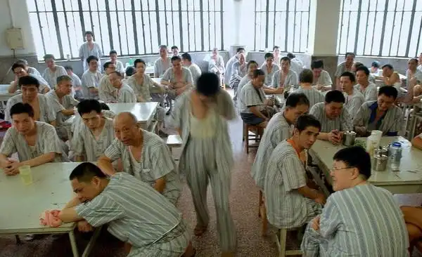 亚洲精神病人:被遗忘在人间地狱