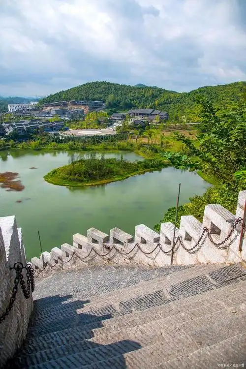 南京金牛湖风景区位于南京市六合区,是一个集自然风光,人文景观,旅游